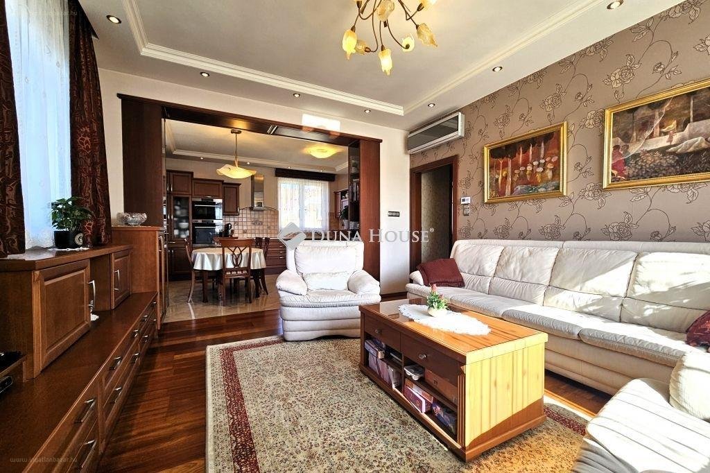 Ház · 4 hálószoba · 360 m² · 254.000.000 Ft