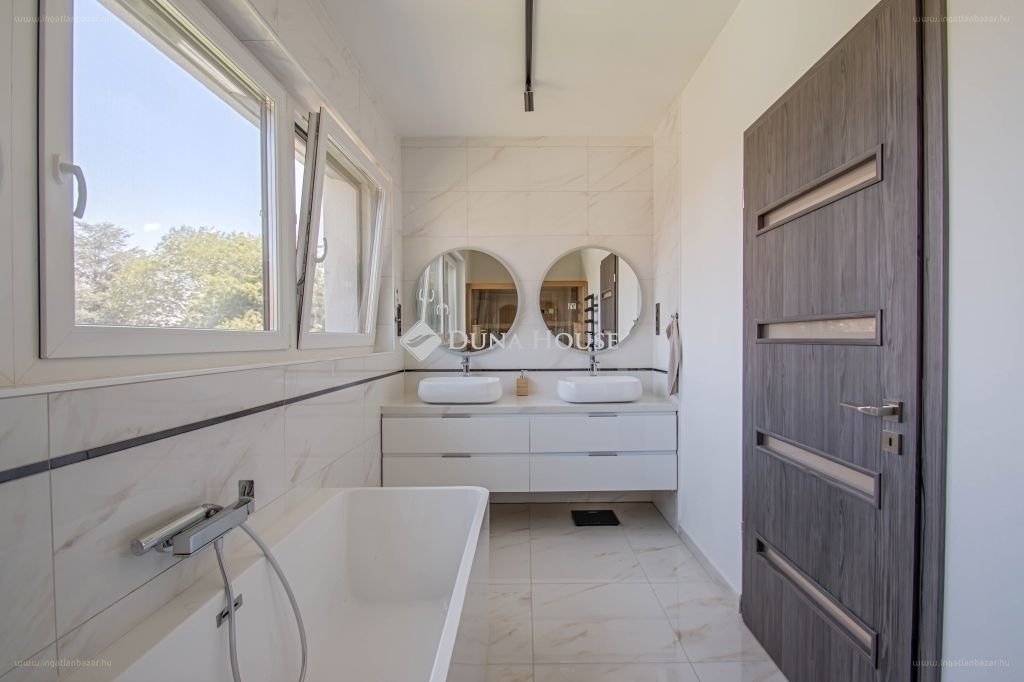 6 bed · 235m² · Családi ház · 299.000.000 ft
