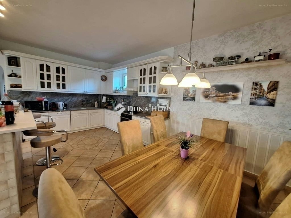 Ház · 6 hálószoba · 340 m² · 132.900.000 Ft