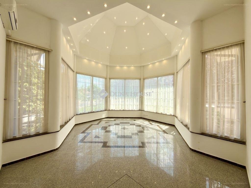 Ház · 8 hálószoba · 436 m² · 209.900.000 Ft