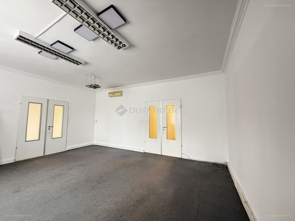 Üzlethelyiség · 2 hálószoba · 114 m² · 135.000.000 Ft