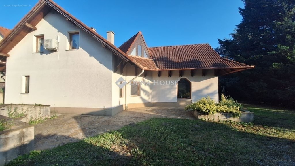 Ház · 8 hálószoba · 280 m² · 189.000.000 Ft