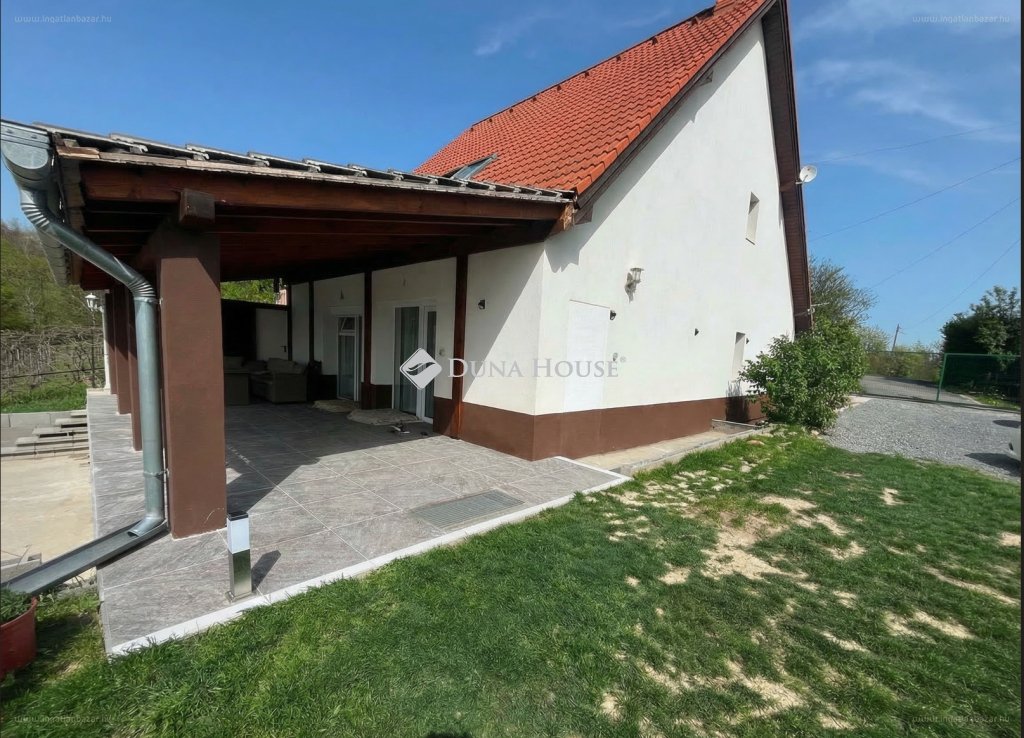 5 bed · 300m² · Családi ház · 89.900.000 ft