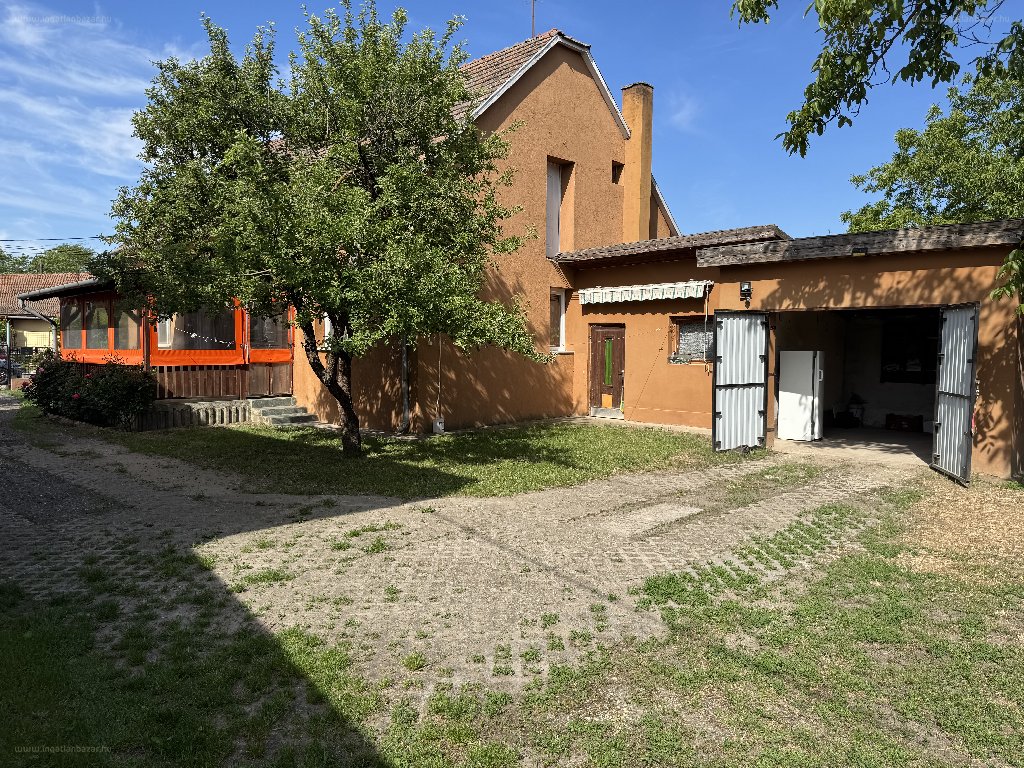 6 bed · 250m² · Családi ház · 112.990.000 ft