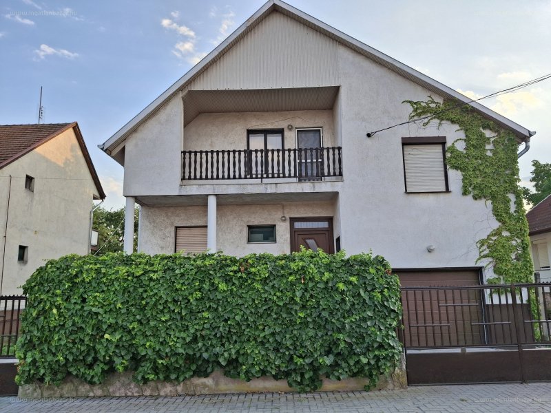 6 bed · 140m² · Családi ház · 99.999.999 ft