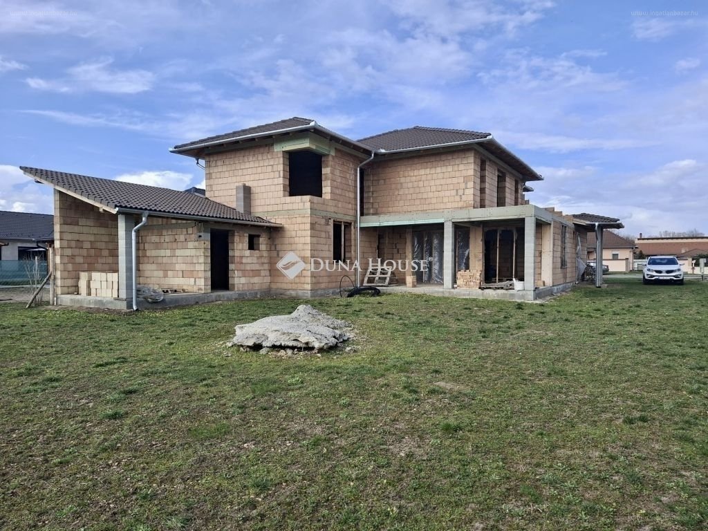 Ház · 8 hálószoba · 333 m² · 54.990.000 Ft