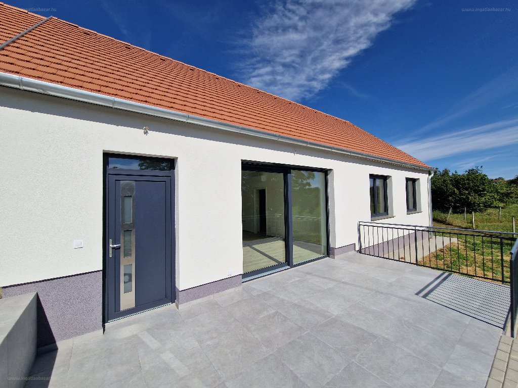 3 bed · 92m² · Családi ház · 99.900.000 ft