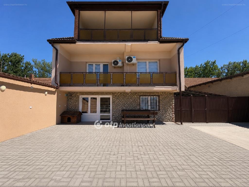 8 bed · 245m² · Családi ház · 89.900.000 ft