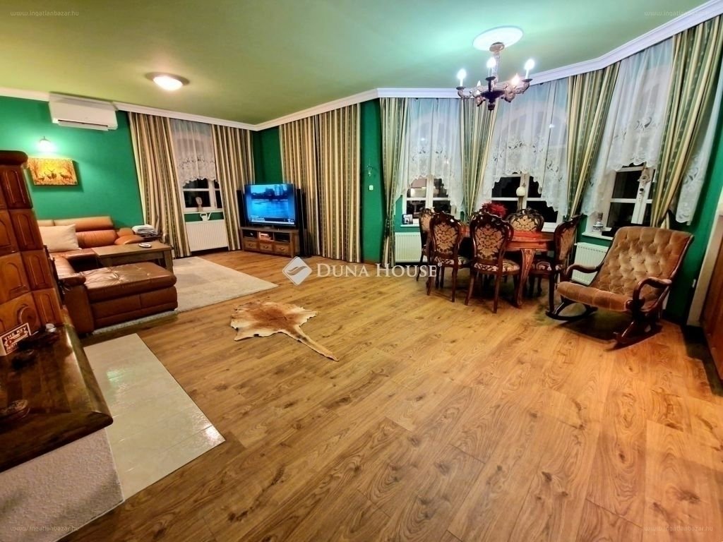 Ház · 10 hálószoba · 340 m² · 219.000.000 Ft