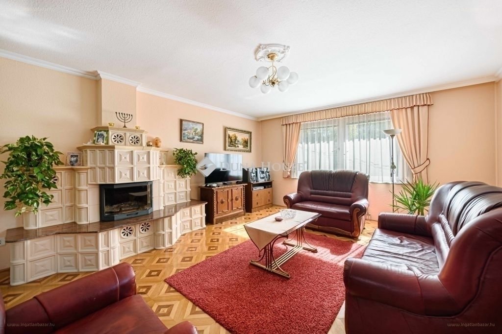 4 bed · 310m² · Családi ház · 200.000.000 ft