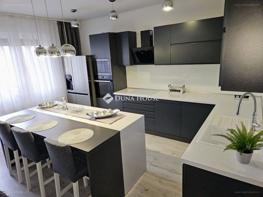 8 bed · 200m² · Családi ház · 129.000.000 ft