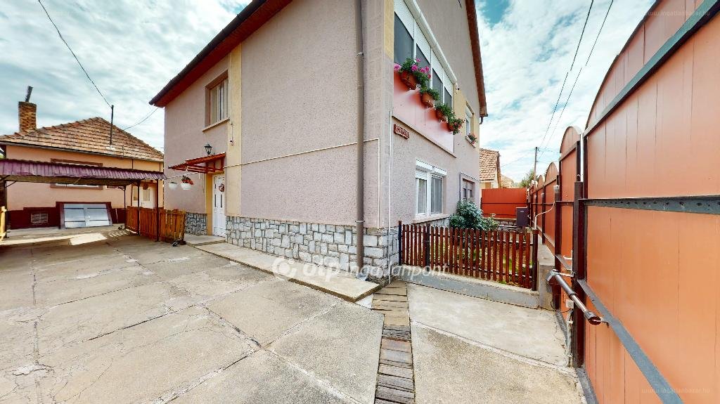 Ház · 5 hálószoba · 200 m² · 25.000.000 Ft