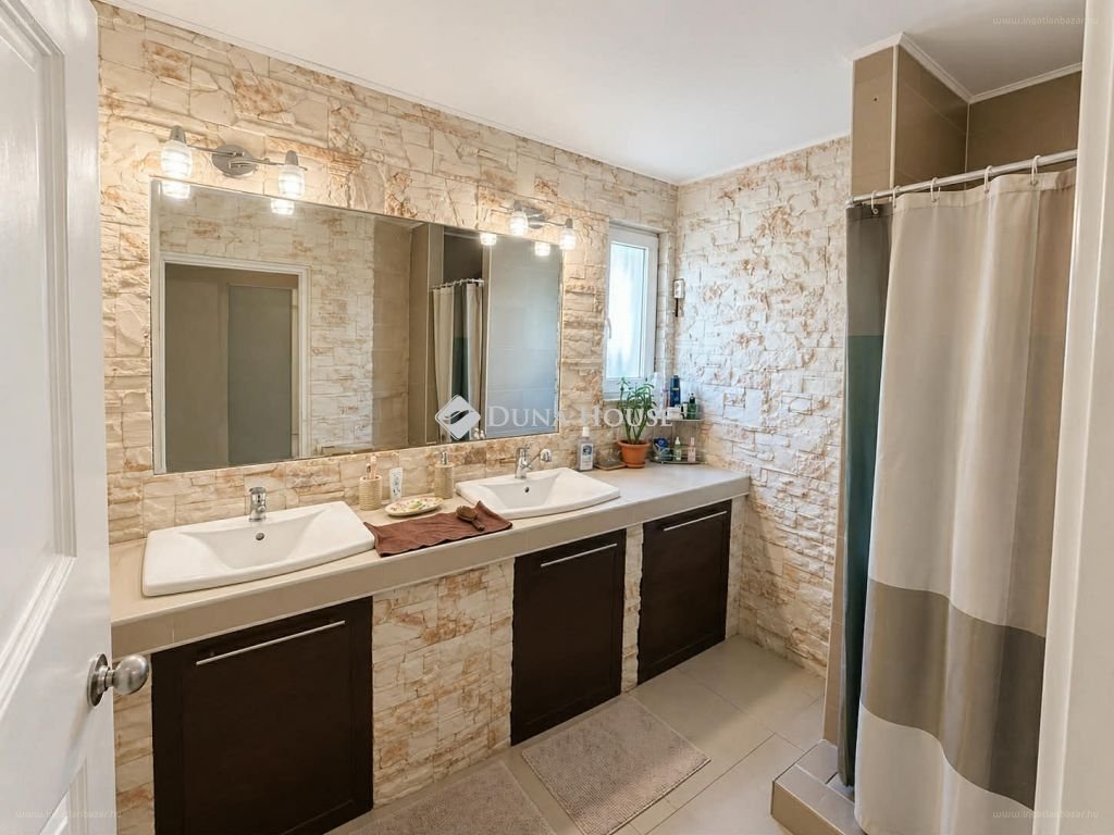 6 bed · 195m² · Ház · 109.900.000 ft