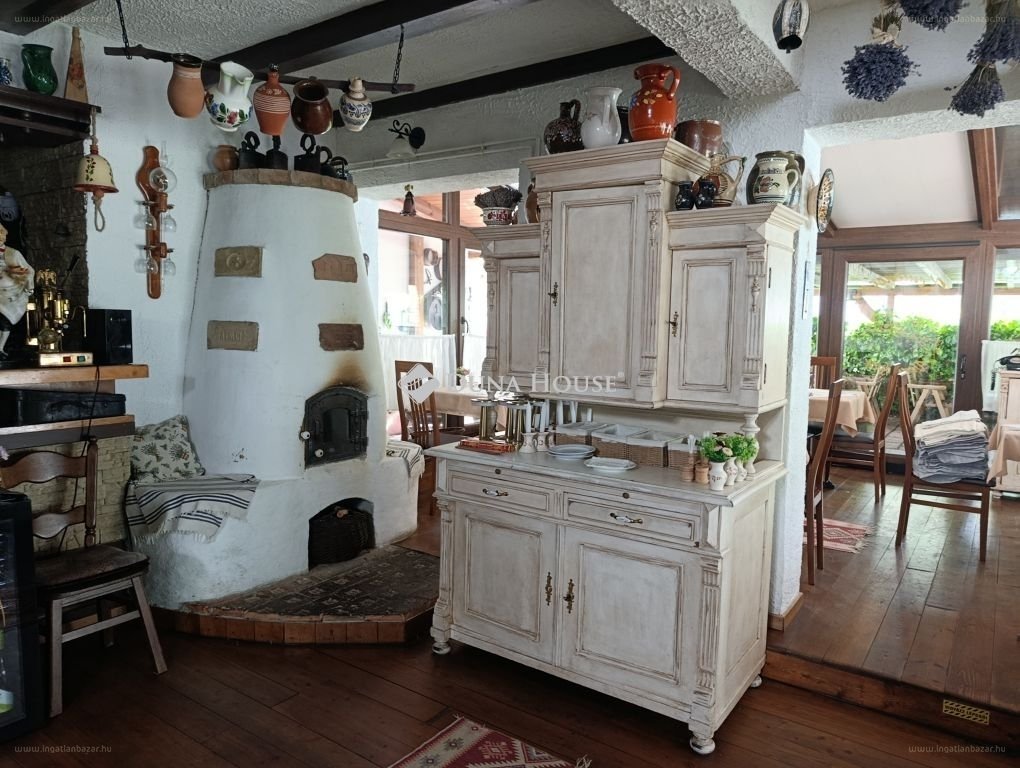 Üzlethelyiség · 350 m² · 399.000.000 Ft