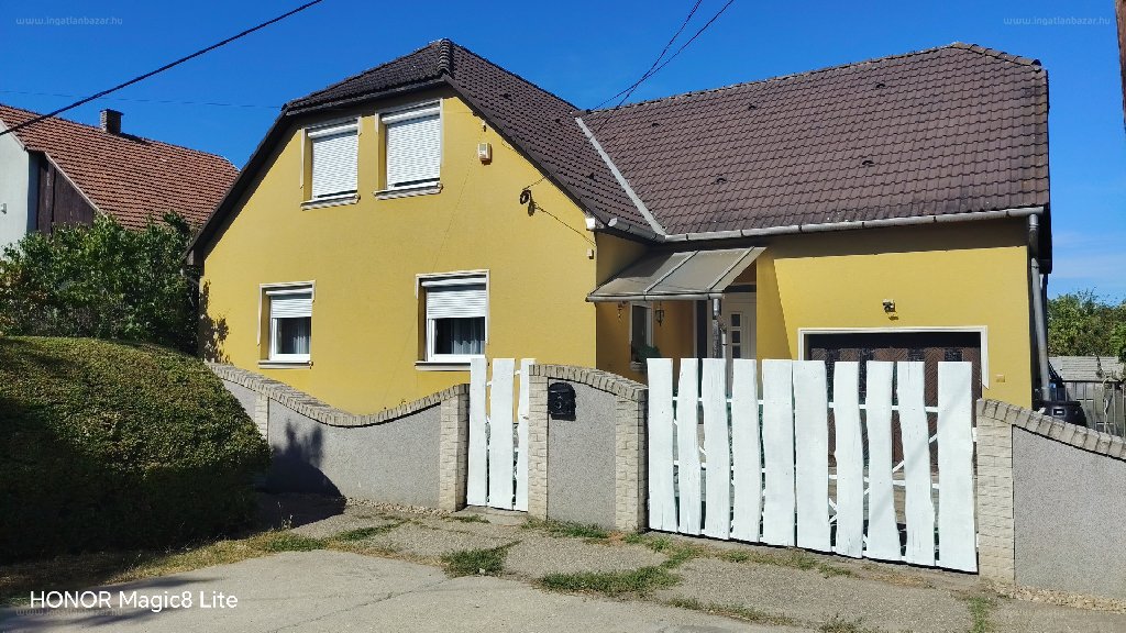 Ház · 4 hálószoba · 210 m² · 84.900.000 Ft