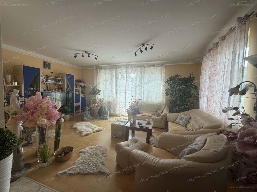 6 bed · 220m² · Családi ház · 115.000.000 ft