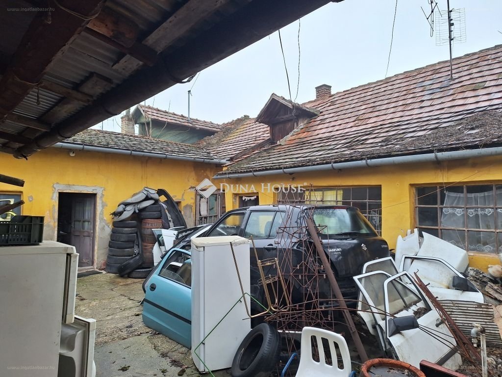 Ház · 5 hálószoba · 300 m² · 50.000.000 Ft