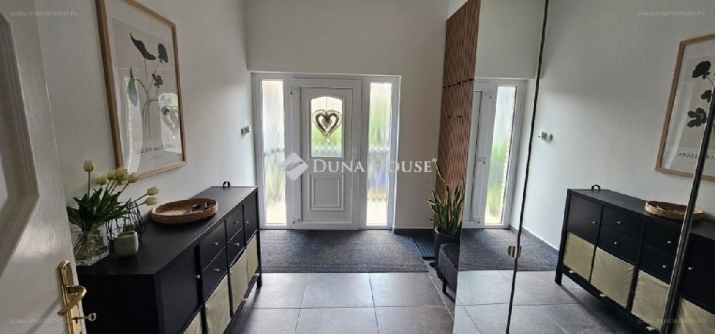 4 bed · 320m² · Családi ház · 157.000.000 ft