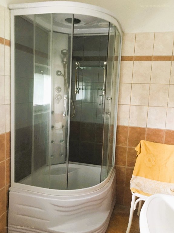 5 bed · 196m² · Családi ház · 125.000.000 ft