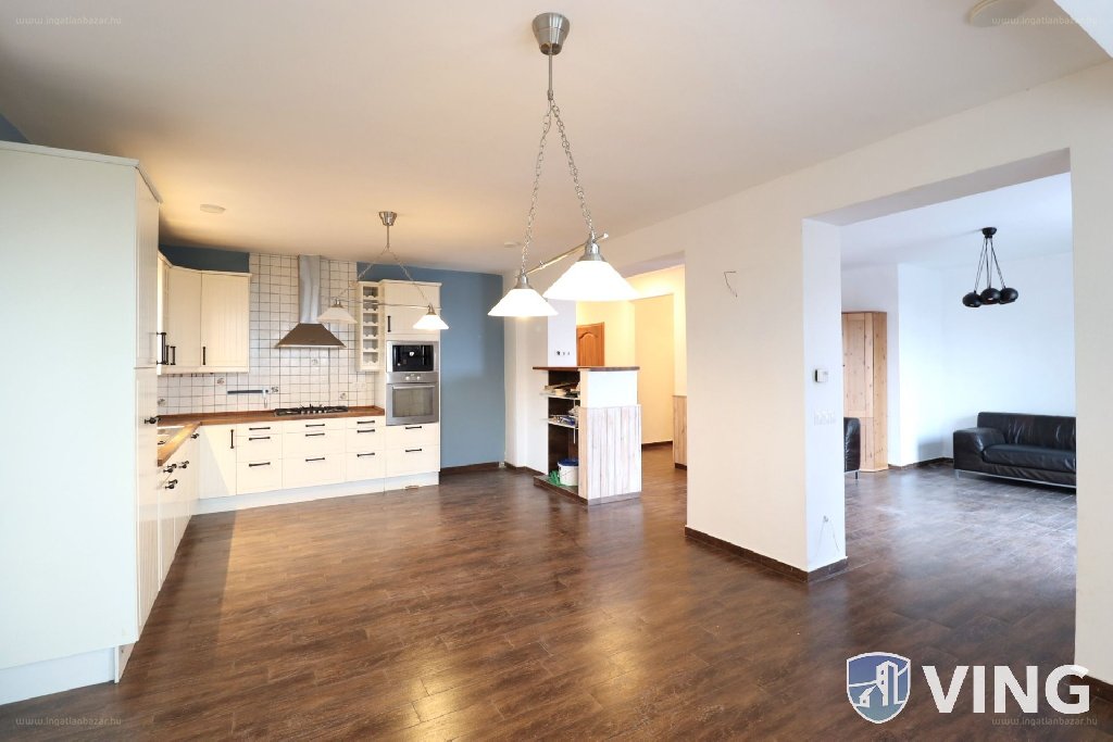 5 bed · 377m² · Családi ház · 174.900.000 ft