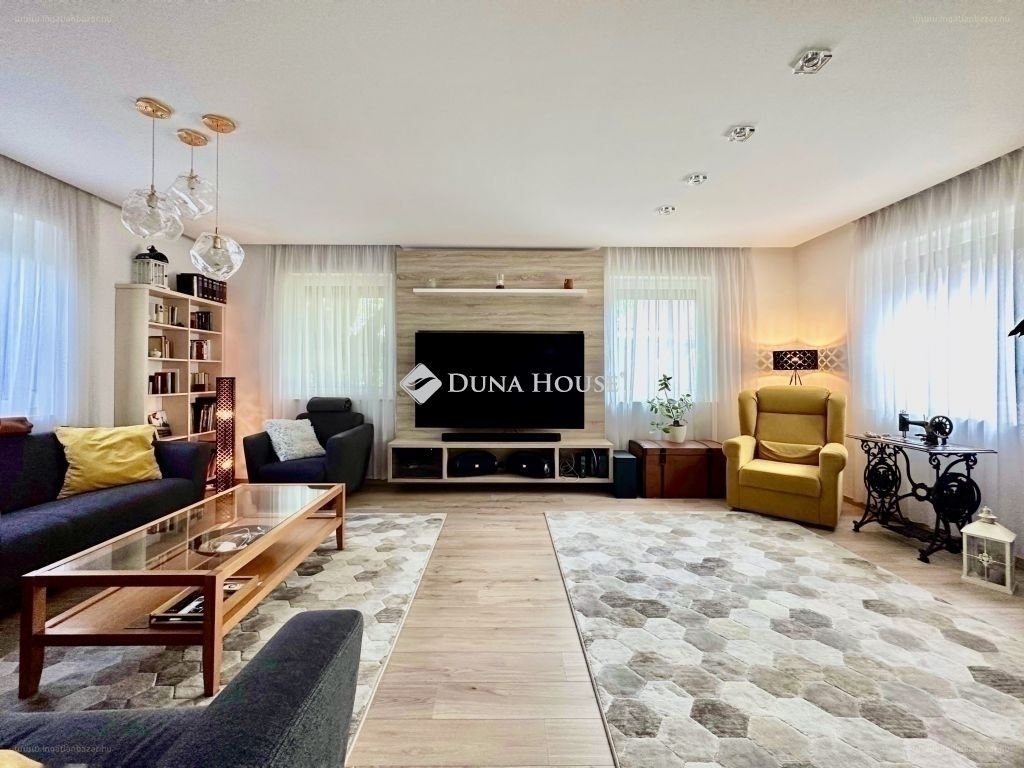 5 bed · 200m² · Családi ház · 159.990.000 ft