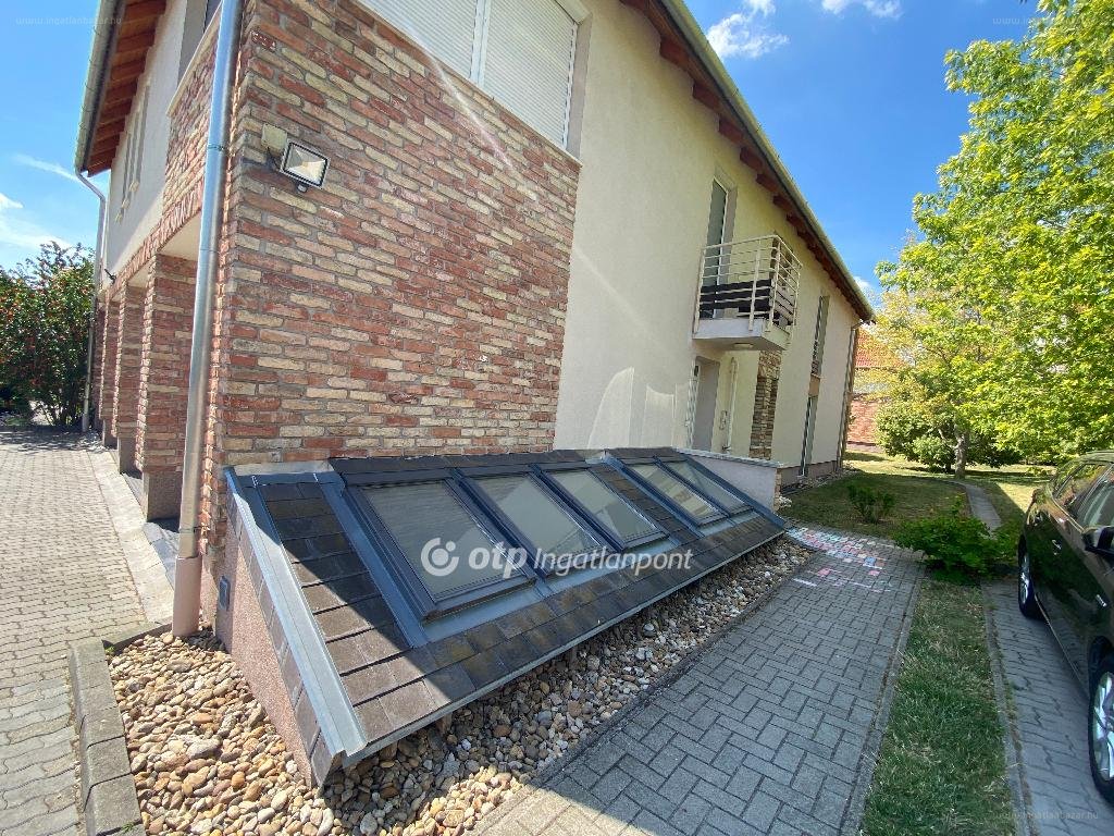 Üzlethelyiség · 65 m² · 32.500.000 Ft