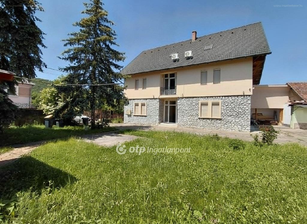 8 bed · 400m² · Családi ház · 199.000.000 ft