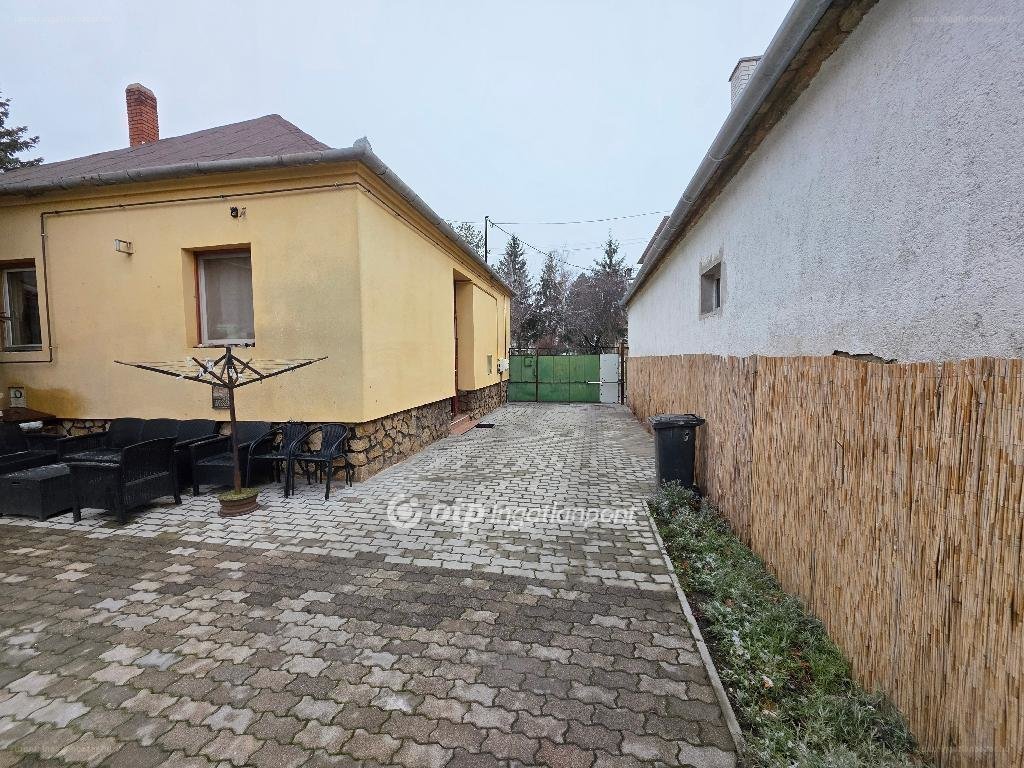 3 bed · 198m² · Családi ház · 86.990.000 ft