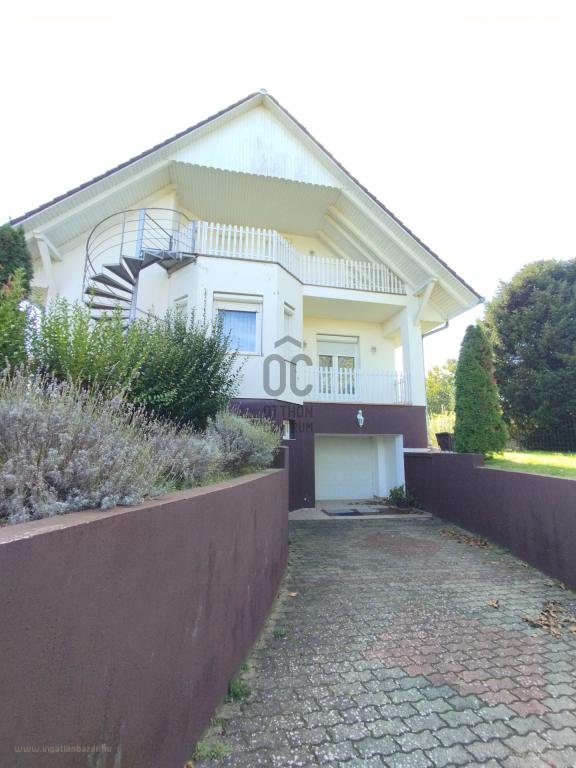 8 bed · 220m² · Családi ház · 150.000.000 ft