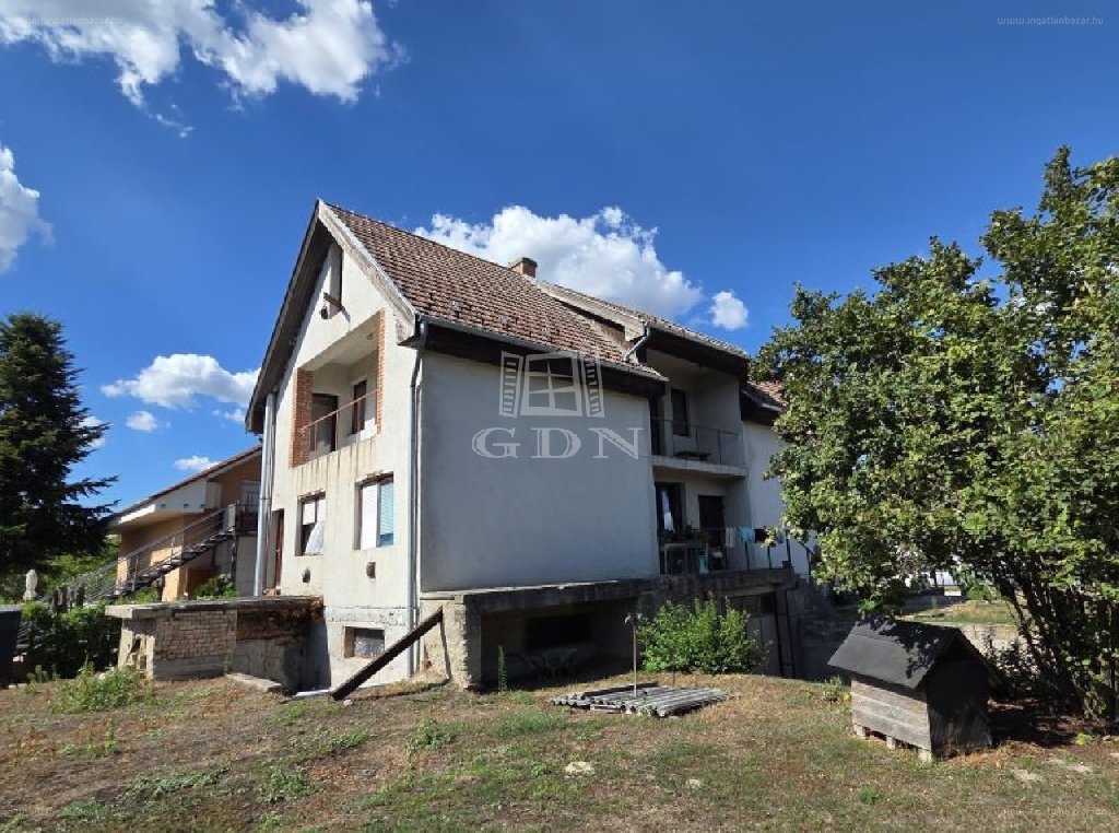 Ház · 5 hálószoba · 200 m² · 100.000.000 Ft