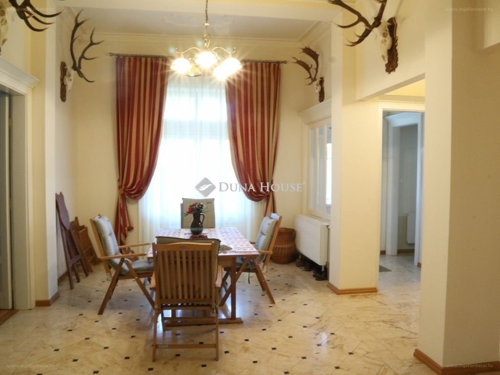 Ház · 7 hálószoba · 618 m² · 189.000.000 Ft