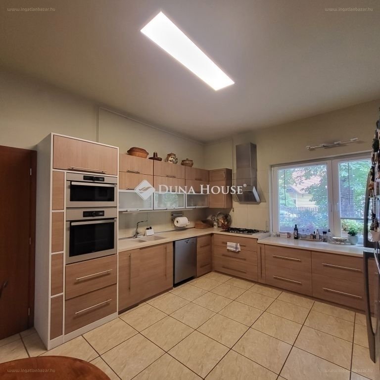 Ház · 6 hálószoba · 210 m² · 210.000.000 Ft