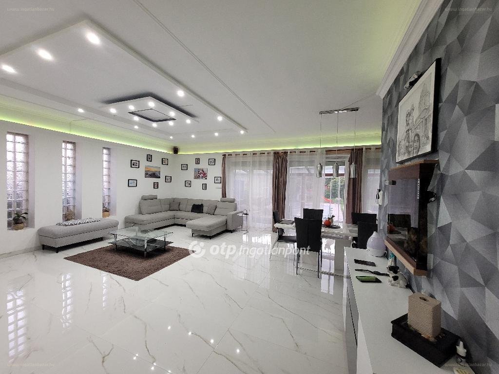 7 bed · 253m² · Családi ház · 189.990.000 ft