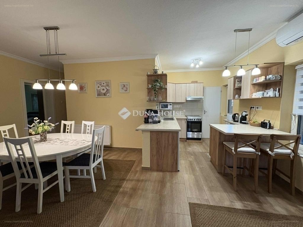 4 bed · 180m² · Családi ház · 109.900.000 ft
