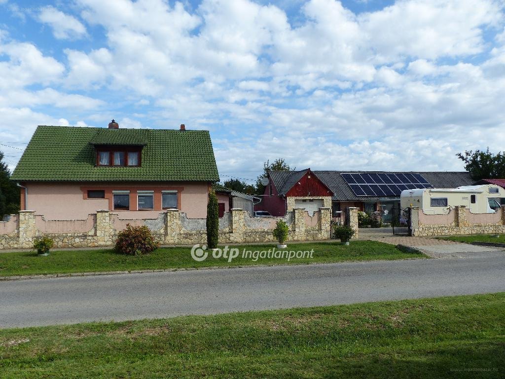 4 bed · 180m² · Családi ház · 119.990.000 ft