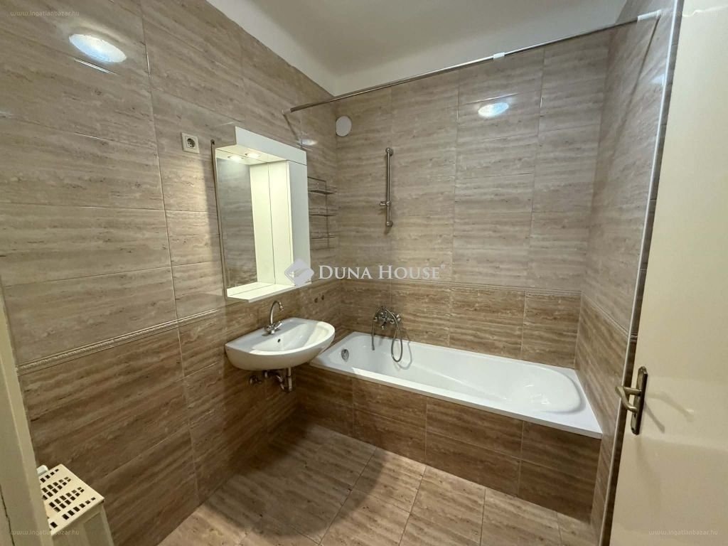 Lakás · 4 hálószoba · 103 m² · 65.000.000 Ft