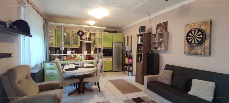 8 bed · 195m² · Családi ház · 99.900.000 ft