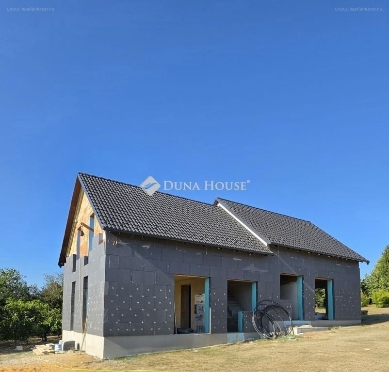 4 bed · 107m² · Ház · 95.900.000 ft