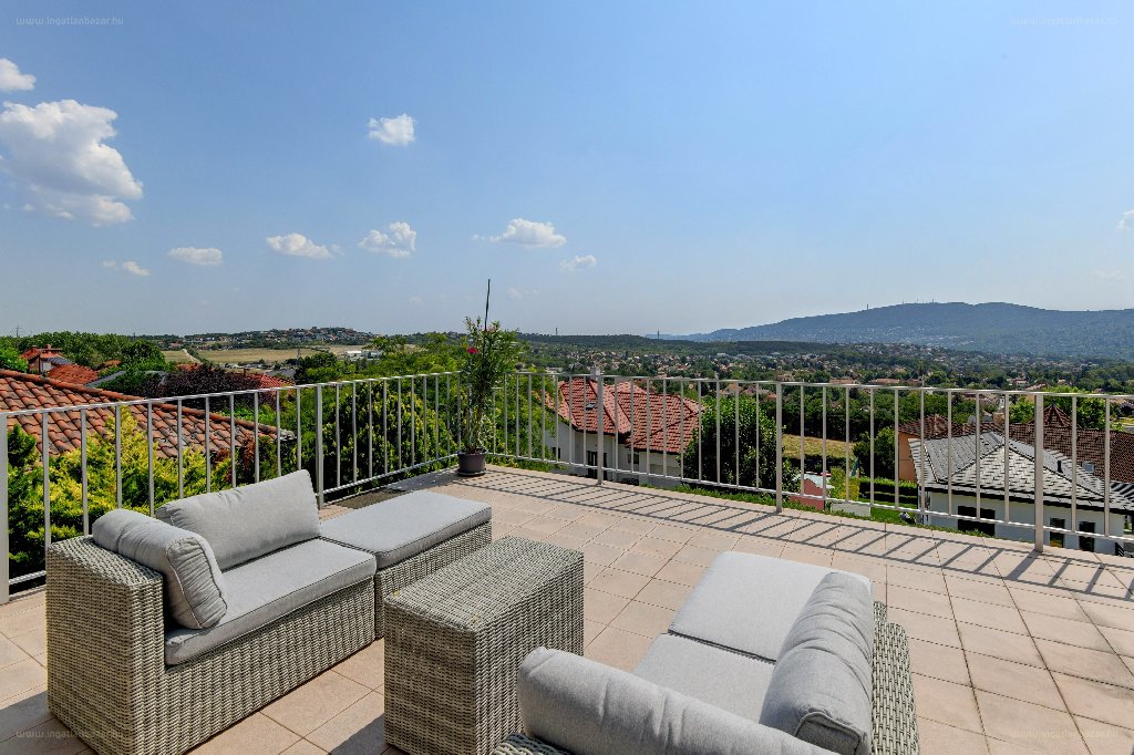 Ház · 6 hálószoba · 220 m² · 244.900.000 Ft
