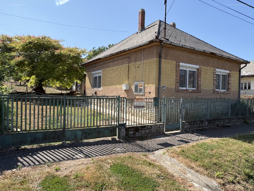 3 bed · 92m² · Családi ház · 38.900.000 ft