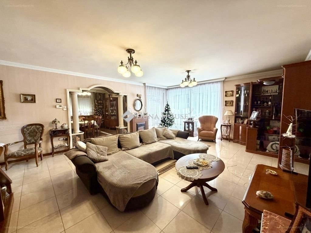 4 bed · 227m² · Ház · 264.000.000 ft