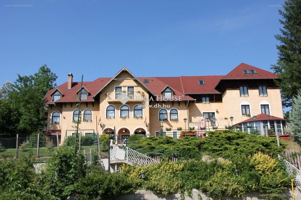 Ház · 7 hálószoba · 2100 m² · 420.000.000 Ft
