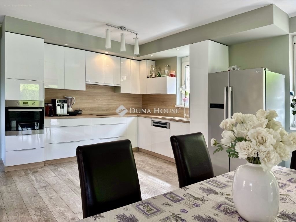 9 bed · 300m² · Családi ház · 250.000.000 ft