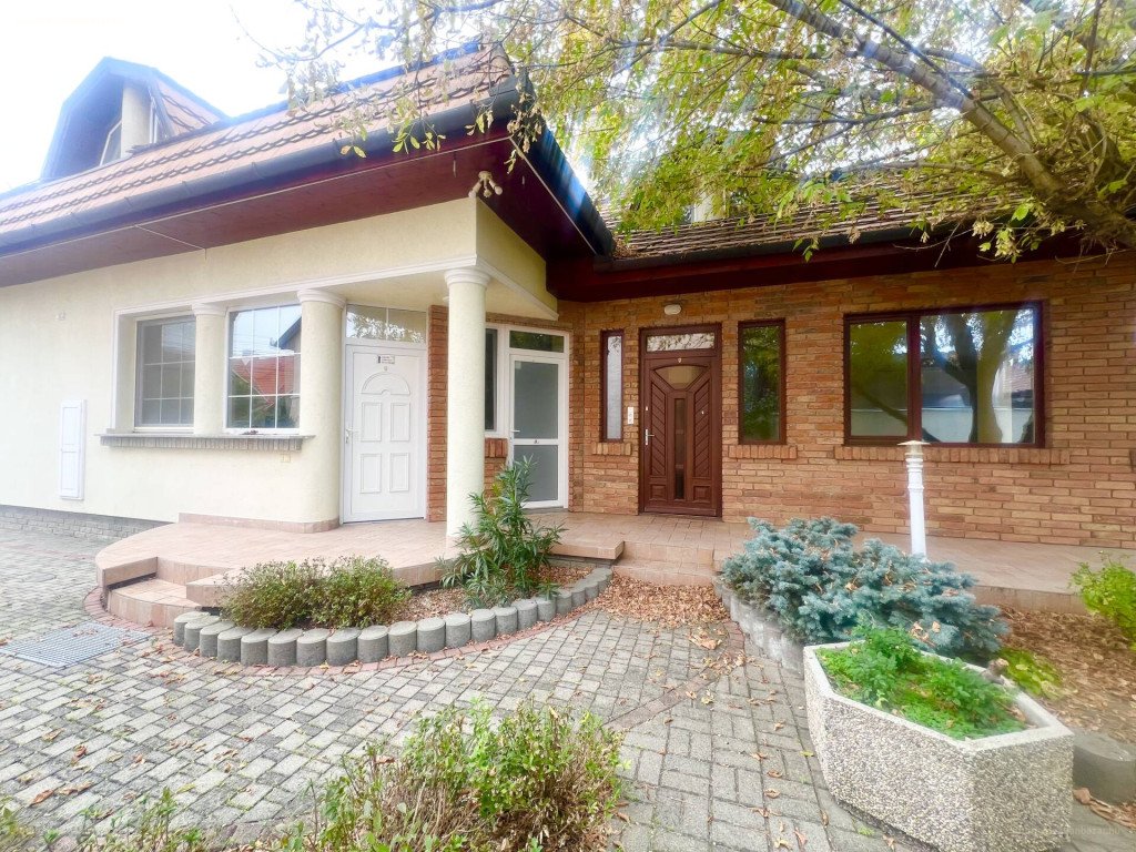 Ház · 6 hálószoba · 260 m² · 175.000.000 Ft