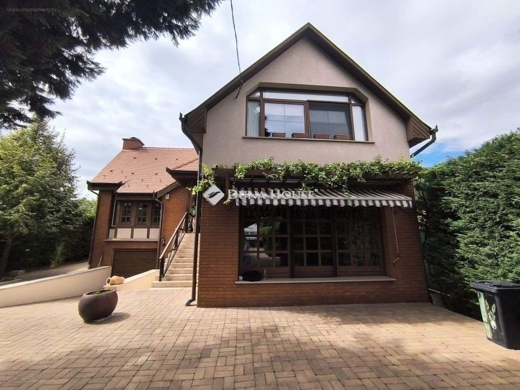 Ház · 5 hálószoba · 280 m² · 249.999.999 Ft
