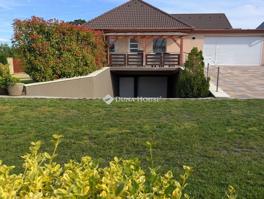 Ház · 5 hálószoba · 196 m² · 239.900.000 Ft