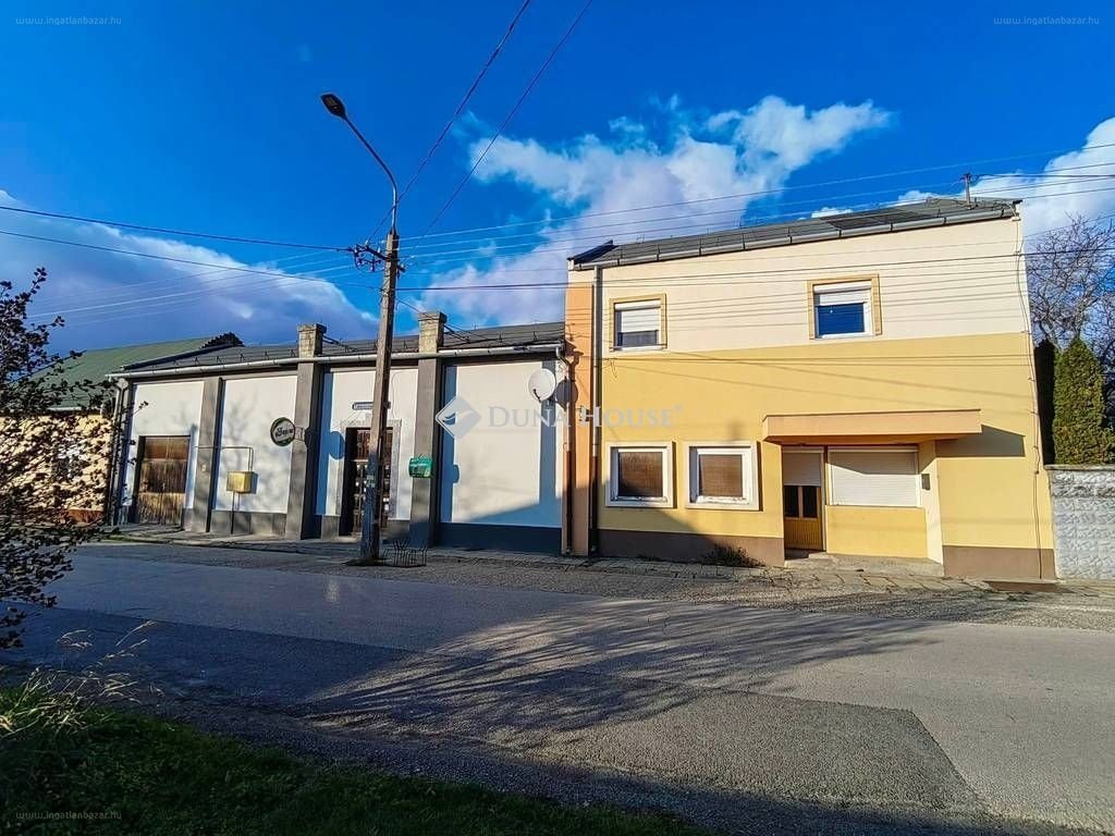 4 bed · 200m² · Családi ház · 25.990.000 ft