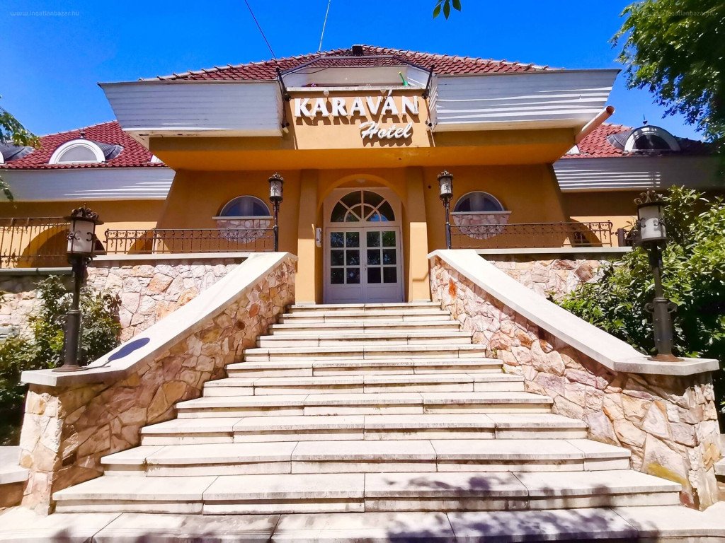 Ház · 9 hálószoba · 1087 m² · 260.000.000 Ft