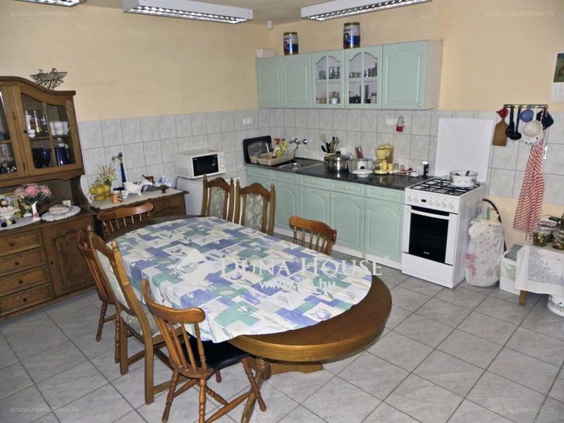 2 bed · 270m² · Családi ház · 99.900.000 ft