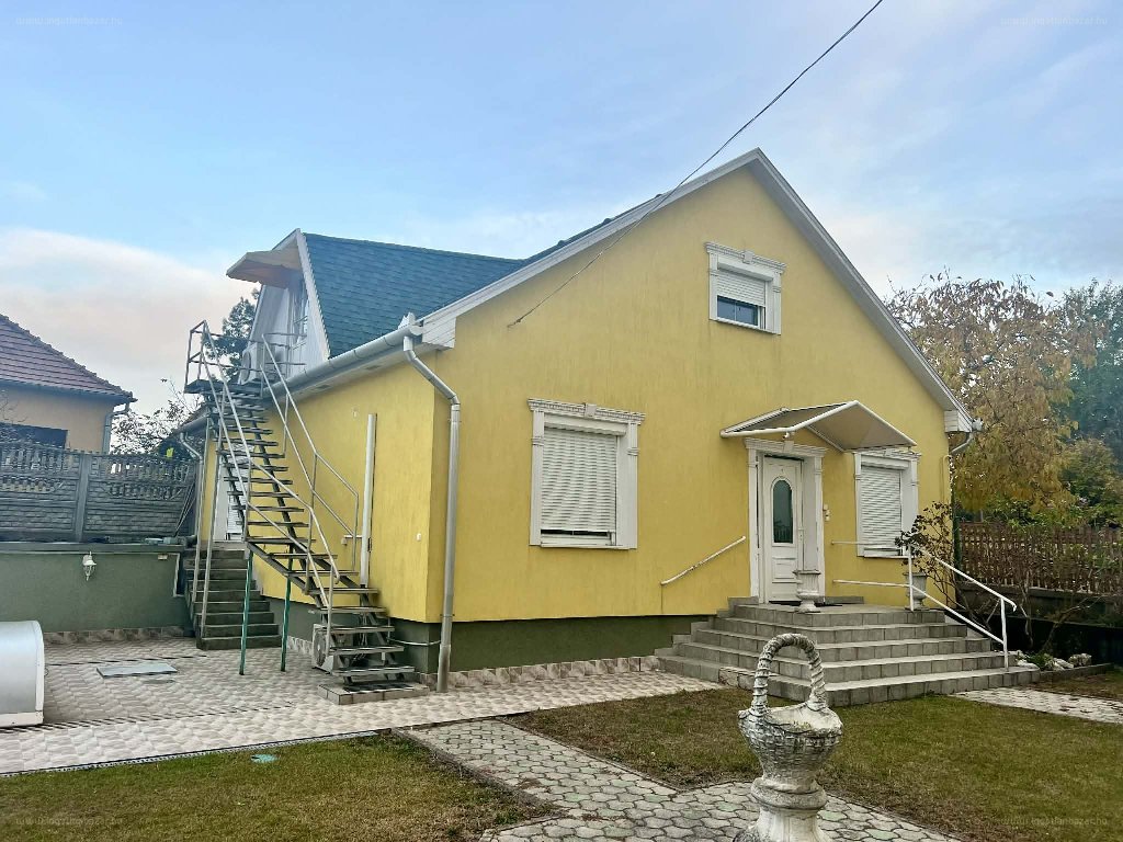 7 bed · 340m² · Családi ház · 185.000.000 ft
